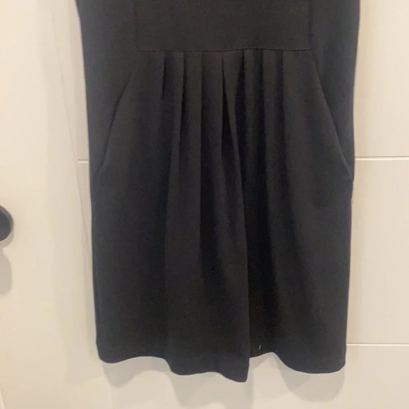 Vero Moda little black  dress with pockets - Picture 2 of 10